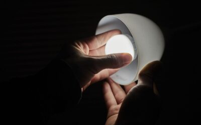 La luz entra en mayo con un descenso del 5% y se sitúa en los 177,86 euros